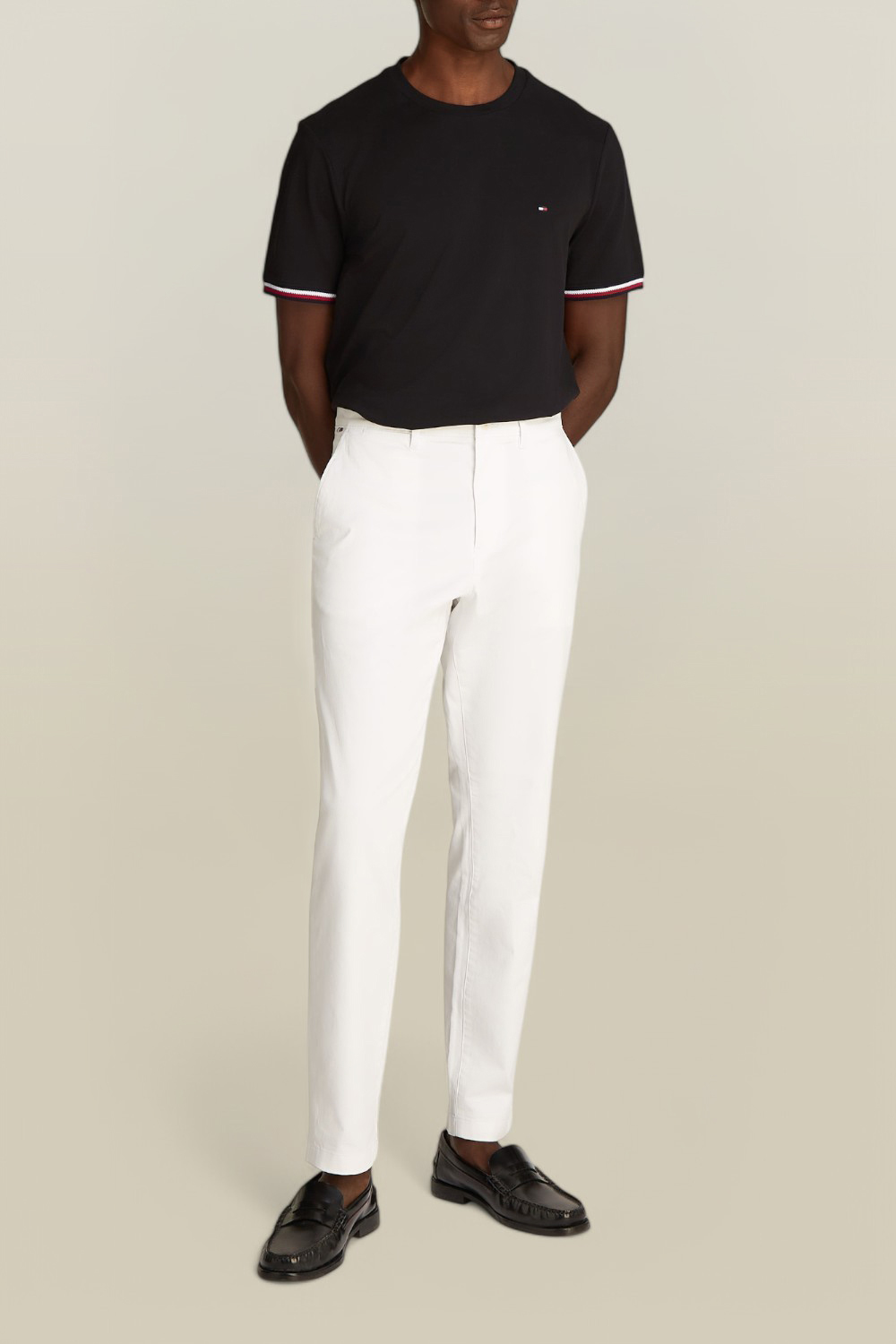 תמונת כל הלוק של חולצת טי פיקה